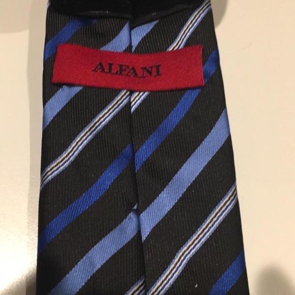 5/$25 Alfani Black & Blue Medium width tie - Picture 3 of 3